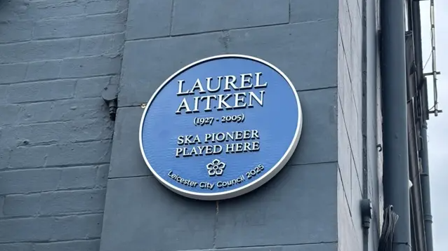 El padrino del ska recibió una “Blue Plaque” en su honor
