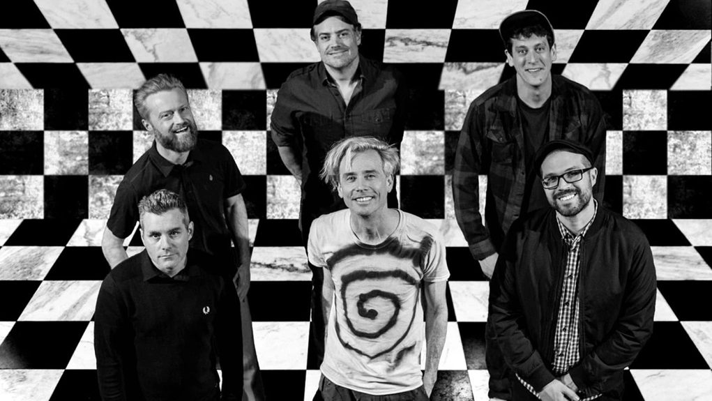 "Wiplash" lo nuevo de Big D And The Kids Table